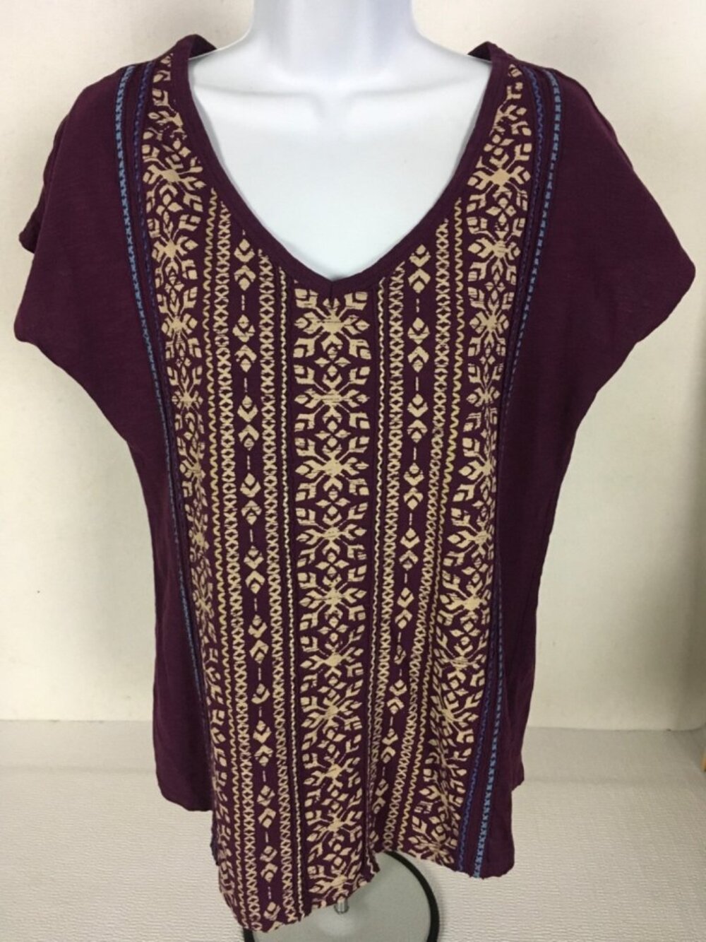 Sonoma Top Size M Purple w White Blue Geometric Pattern V neck Short Sleeves